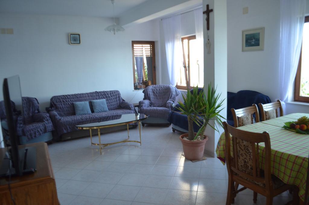 Holiday Villa In أوميس المظهر الخارجي الصورة